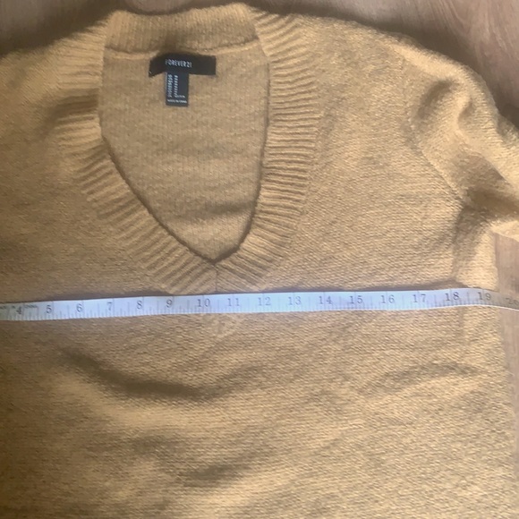 Forever 21 camel v neck sweater like new size M - Picture 5 of 7